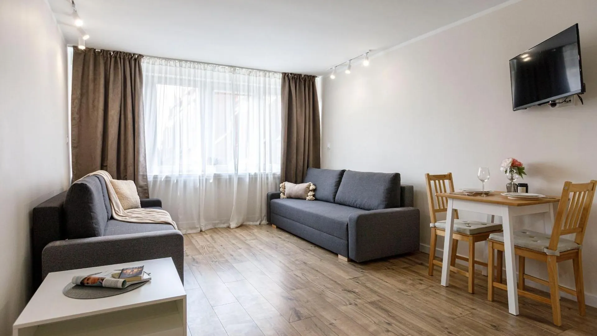 Golden Apartments Wroclaw - Monopol 0*,